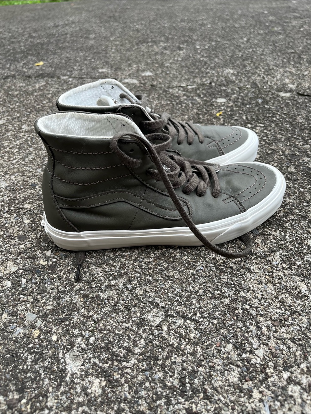 Vans High-Top Sneakers in Olive Green and White - Picture 4 of 8